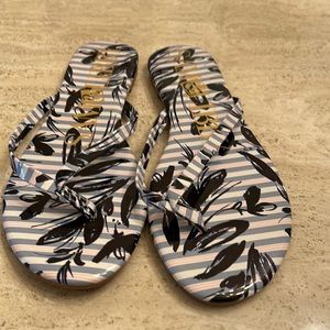 NWOT Sam & Libby Olympia Flip Flops